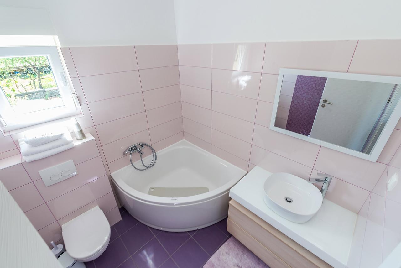 Donato With Jacuzzi Vila *